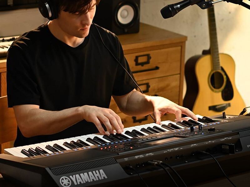 Photo of a person playing chords on the Yamaha Arranger Workstation PSR-SX920