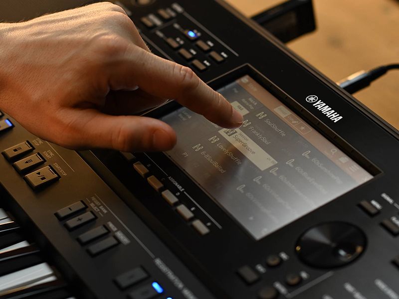 PSR-SX720+ - Overview - Digital and Arranger Workstations