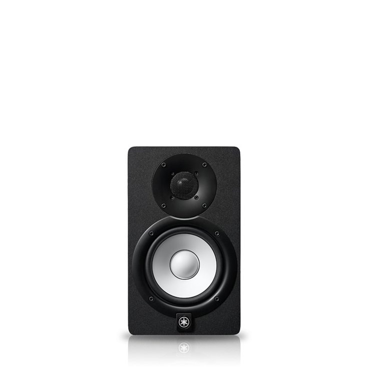 Yamaha 2x HS5 5 Powered Studio Monitor (Black) with 2x Isolation Pads,  Cables