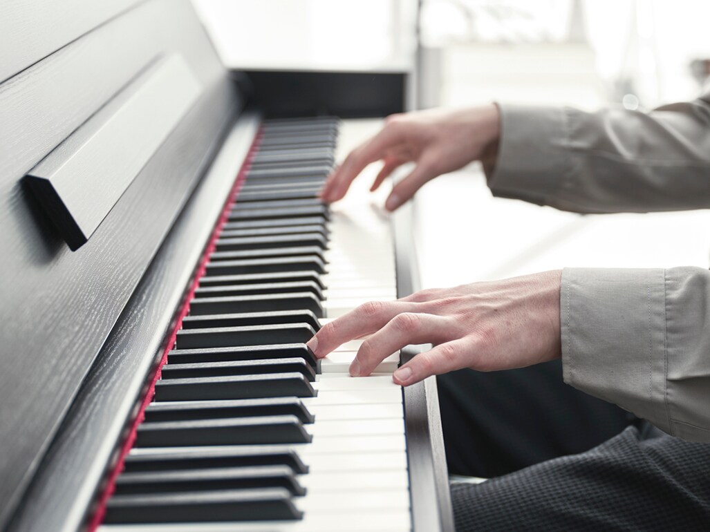 Playing the GrandTouch‑E™ keyboard with both hands