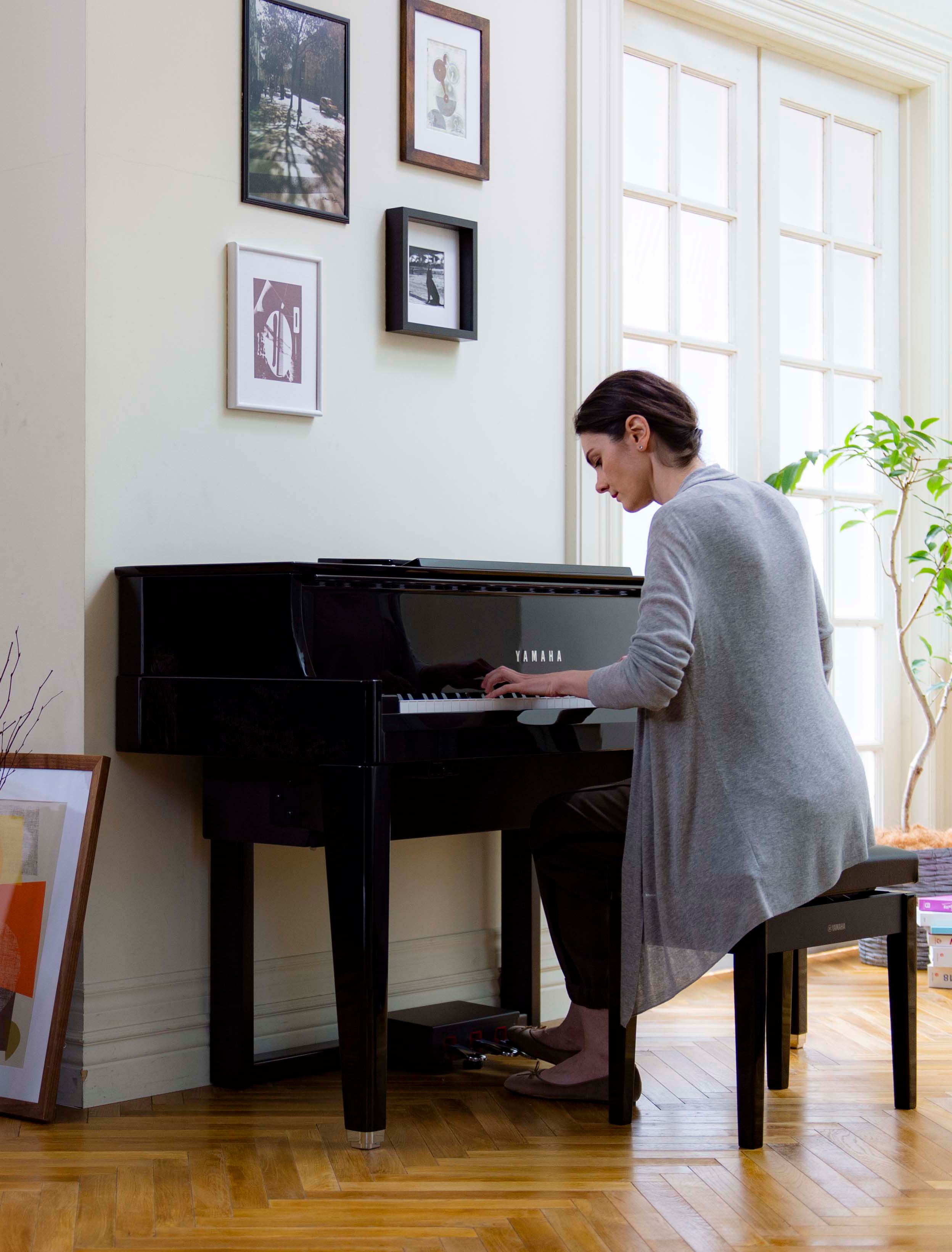 lifestyle image showing Yamaha Avantgrand piano in a room