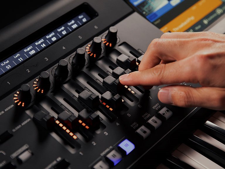GENOS2 76-NOTE FLAGSHIP ARRANGER WORKSTATION WITH ORGAN ACTION