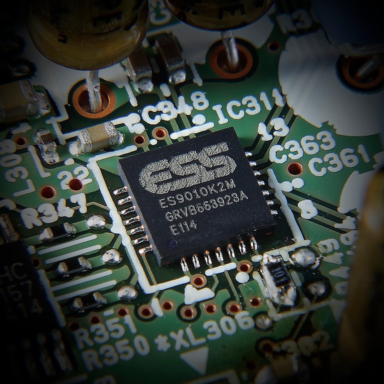 Closeup of the DAC chip.