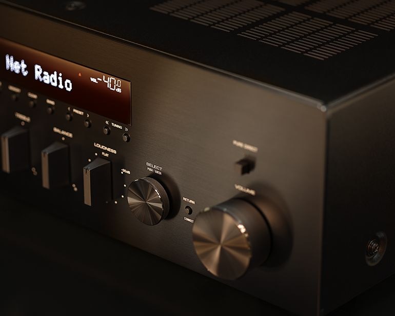 Close up of R-N600A receiver.
