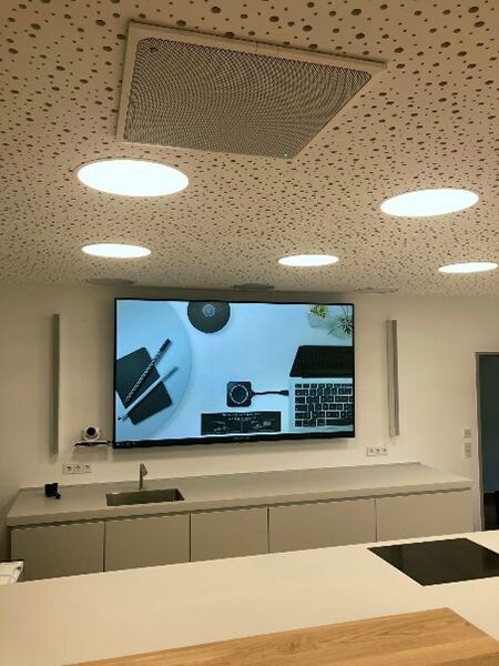 Yamaha's ADECIA audio solution provides optimal sound for conferences and product presentations in LGV Sonnengemüse's multifunctional room with integrated show kitchen.