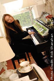 Judith Owen playing the piano in living room setting