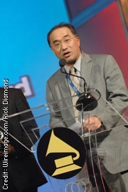 Mr. Yoshi Doi gives acceptance speech