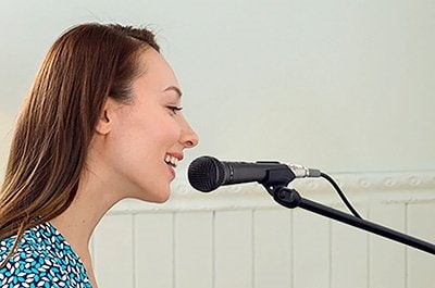 Women singing with Mic
