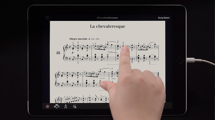 RICH VARIETY OF BUILT-IN SONGS, AND INTUITIVE OPERATION WITH SMART PIANIST APP