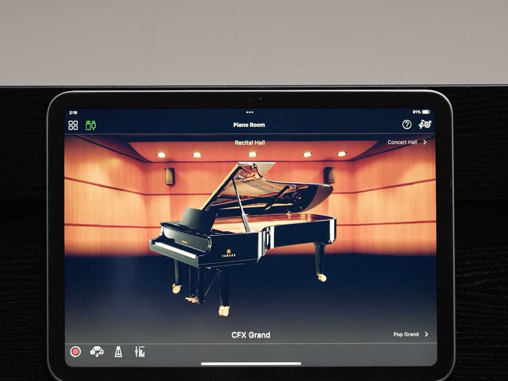 The Smart Pianist app shown on a tablet screen