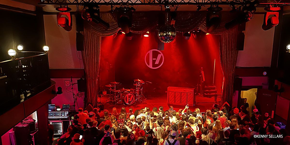 Small Is Beautiful - Yamaha DM7-EX Tours Clubs With Twenty One