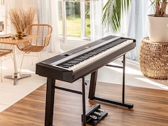 lifestyle image of yamaha p-525 portable piano and fc35 foot pedal